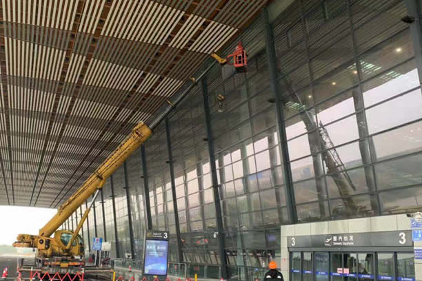 长宁玻璃幕墙维护和保养